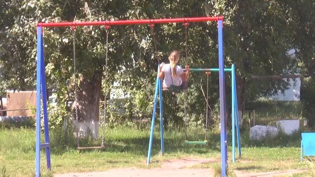 Опасная детская горка в микрорайоне "Нефтебаза." смотреть онлайн