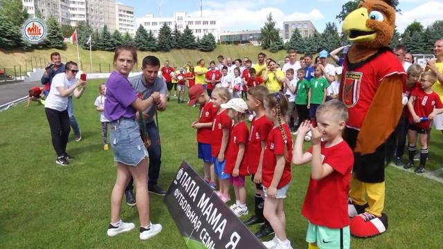 Папа, Мама, Я - футбольная семья 2019 смотреть онлайн