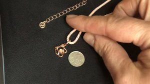 Norrsken. Подвеска на шнурке «Розовый кварц» каталог 14-2021.