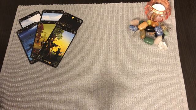 О чем он думает? Чем сейчас занята его голова? смотреть онлайн