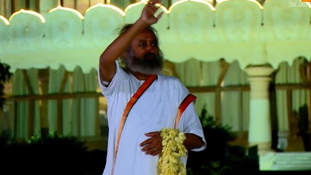 Om Namah Shivaya by Gurudev Sri Sri Ravi Shankar at Banglore Satsang.#artofliving #bhajan #gurudev смотреть онлайн