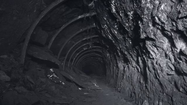 ШАХТЁРЫ - УЖAC ПОД ЗЕМЛЁЙ... Страшные истории от Гробовщика.. Истории на ночь. Страшилки. Ужасы смотреть онлайн