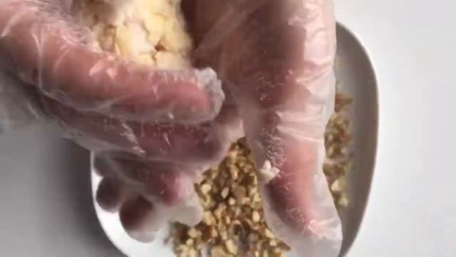 Праздничная закуска / сырные шарики с копченой грудкой смотреть онлайн