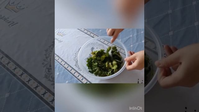 Очень красивый и вкусный салат. Салат с яйцом, творожным сыром и с помидором. Рецепт на казахском.