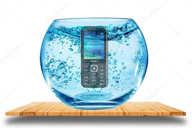 СГОРИТ ЛИ ТЕЛЕФОН В ДИСТИЛЛИРОВАННОЙ ВОДЕ ЯВЛЯЕТСЯ ЛИ ДИСТИЛЛИРОВАНИЯ ВОДА ДИЭЛЕТРИКОМ смотреть онлайн