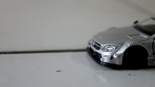 MAINAN MOBIL KEREN | DIECAST MERCY AMG C63 DTM MSZ | TOYS REVIEW