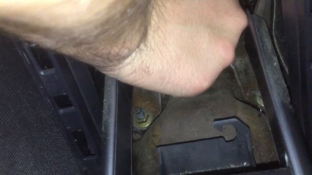 Как легко подтянуть ручник Renault Megane 2 \ How to Tighten the Renault Megane 2 Hand Brake смотреть онлайн