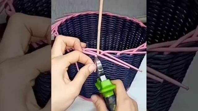 Плетение из газетных  трубочек.Простая загибка.