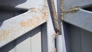 угловые ворота на участке