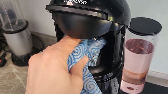 Unveiling the Secret to Clearing Red and Green Lights on Your Nespresso Machine! смотреть онлайн