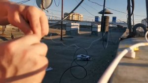 Герметичное соединение кабеля на улице.