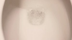 Проткнул Иглой Тюбик Зубной Пасты и Положил в Сливной Бачок – что Будет Дальше