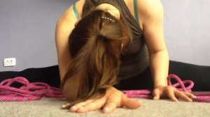 Шпагат в паре :-)