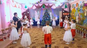 Хоровод: "Елочка нарядная в праздничных огнях"