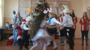 Новогодний танец 2 класса (2015)