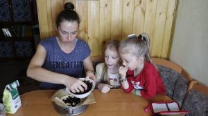 ПИРОГ СО СМОРОДИНОЙ И ПЕСОЧНОЙ КРОШКОЙ.