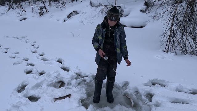 Ловля хариуса в таёжной речке смотреть онлайн