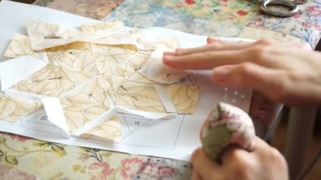 Снежинка по бумаге...