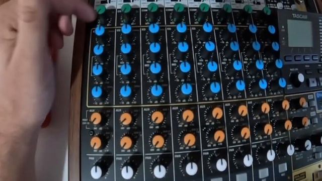 Tascam Model 12 & Model 16 basic comparison смотреть онлайн