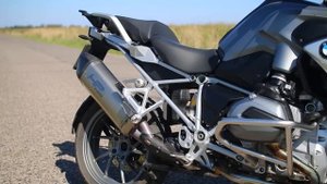 BMW R 1200 GS Akrapovic vs stock exhaust sound