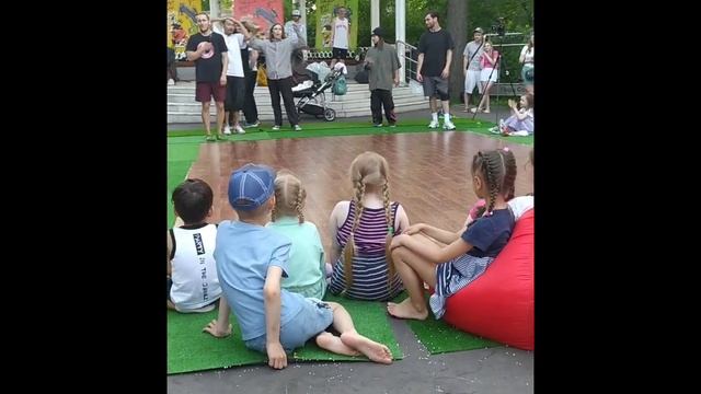 Брейк-данс, батл среди мастеров смотреть онлайн