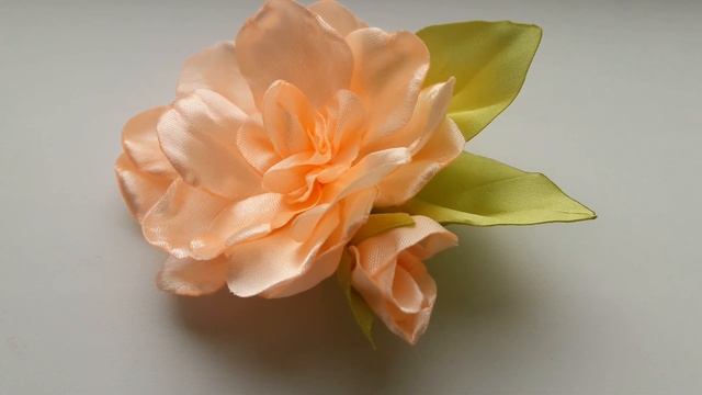 Брошь цветок - Гардения из лент. Хотели бы сделать? смотреть онлайн