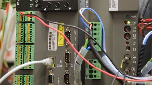 Тестирование сервомотора Schneider Electric VIA1003C01F0000 на испытательном стенде