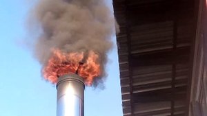 Как горит дымоход. Это очень опасно. Согласно СП 7.13 130. дымоход  нужно чистить  2 раза в год.