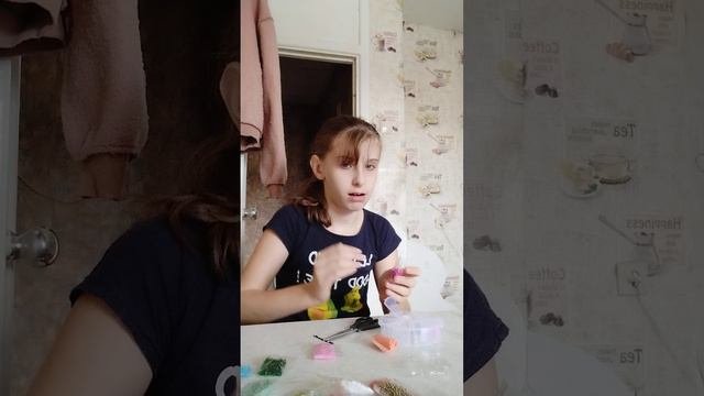 засыпаю бисер в ячейки