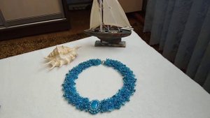 Колье на сетки из бисера "Голубая лагуна" и бусы с подвеской бабочка