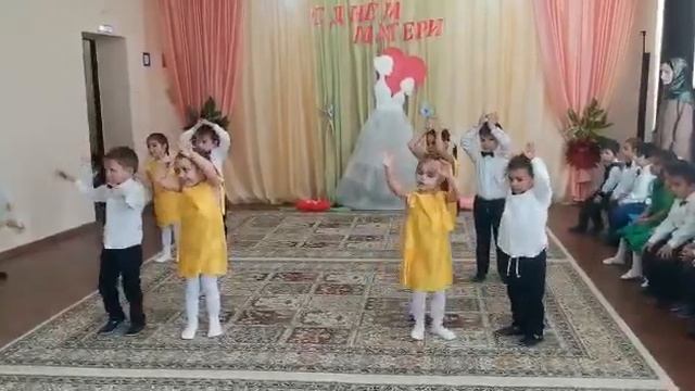 Танец "Дочки и сыночки" ко Дню матери. смотреть онлайн