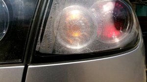 Почему потеют фары автомобиля изнутри?
