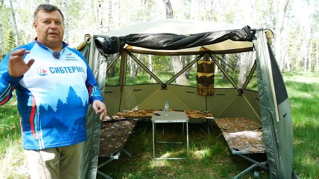 УДОБНОЕ РАСПОЛОЖЕНИЕ КЕМПИНГОВОЙ МЕБЕЛИ СОЗДАЁТ УЮТ. ТРИ РАСКЛАДУШКИ И СТОЛИК В ОДНОМ БОЛЬШОМ ШАТРЕ