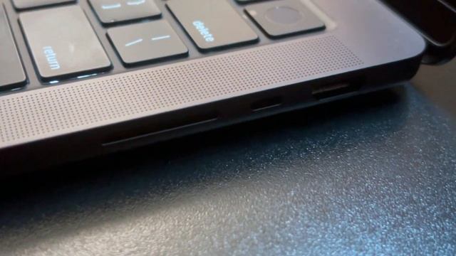 My Space Black M3 Pro MacBook Pro - Fingerprints? смотреть онлайн