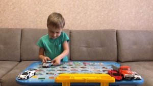 Скрепыши на крутых тачках. Скрепыши летают в машинах. Играем в машинки.