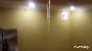 Как слить воду с натяжного потолка?!!?