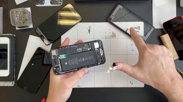 Как это сделано? 11 Pro от Caviar и наш SE 3 смотреть онлайн