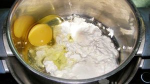 Домашний сыр из кефира с укропом