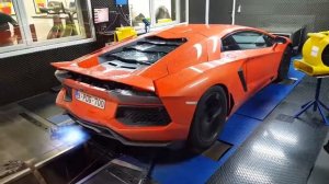 Как газует  Lamborghini Aventador