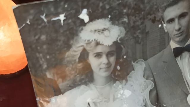 АСМР / Шепталочка перед сном? / Рассмотрим старые фото? / Будет уютно ??✨ / ASMR смотреть онлайн