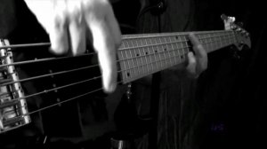 Muse - Uprising (BASS COVER ON-SCREEN LYRICS)