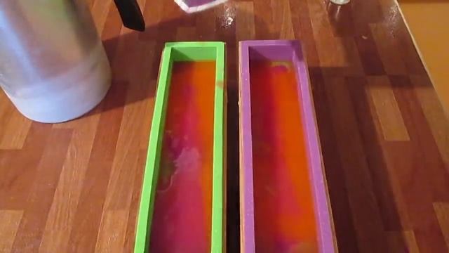 Fruity Berry, Melt and Pour Soap Tutorial смотреть онлайн