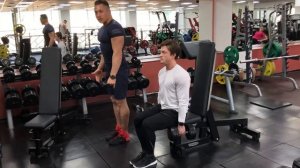 2.16. Шраги с гантелями сидя