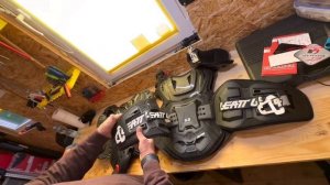 Leatt 5.5 HD PRO vs Alpinestars A10  full chest protector сравнение защит тела