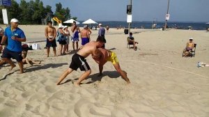 Соревнования по пляжной борьбе