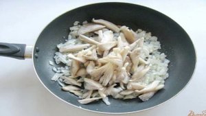 Вешенки жареные с картофелем в сметане