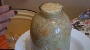 Как сохранить квашеную капусту, Капуста вкусная и хрустящая сохраняется до весны.  (115 09.11.16)