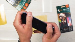 Как правильно клеить полиуретановую пленку на смартфон. Подробная инструкция
