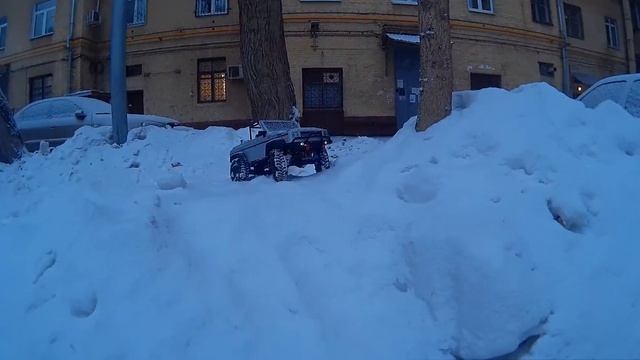 Все сугробы да овраги поминутно сани