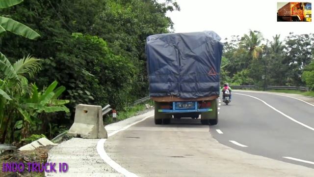 Truk Nissan Diesel & Fuso Ditanjakan Batununggul Dan Tanjakan Nyalindung смотреть онлайн